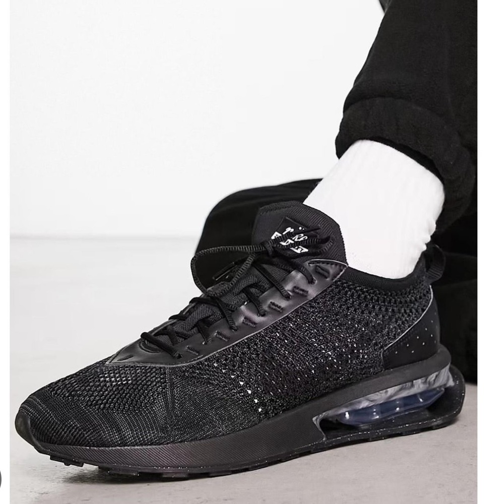 Nike Men's Black Air Max Flyknit Racer Sneakers size 9.5 NEW